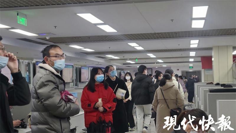 南京市人才市场最新招聘信息（南京人才大厦一天举行3场招聘会）