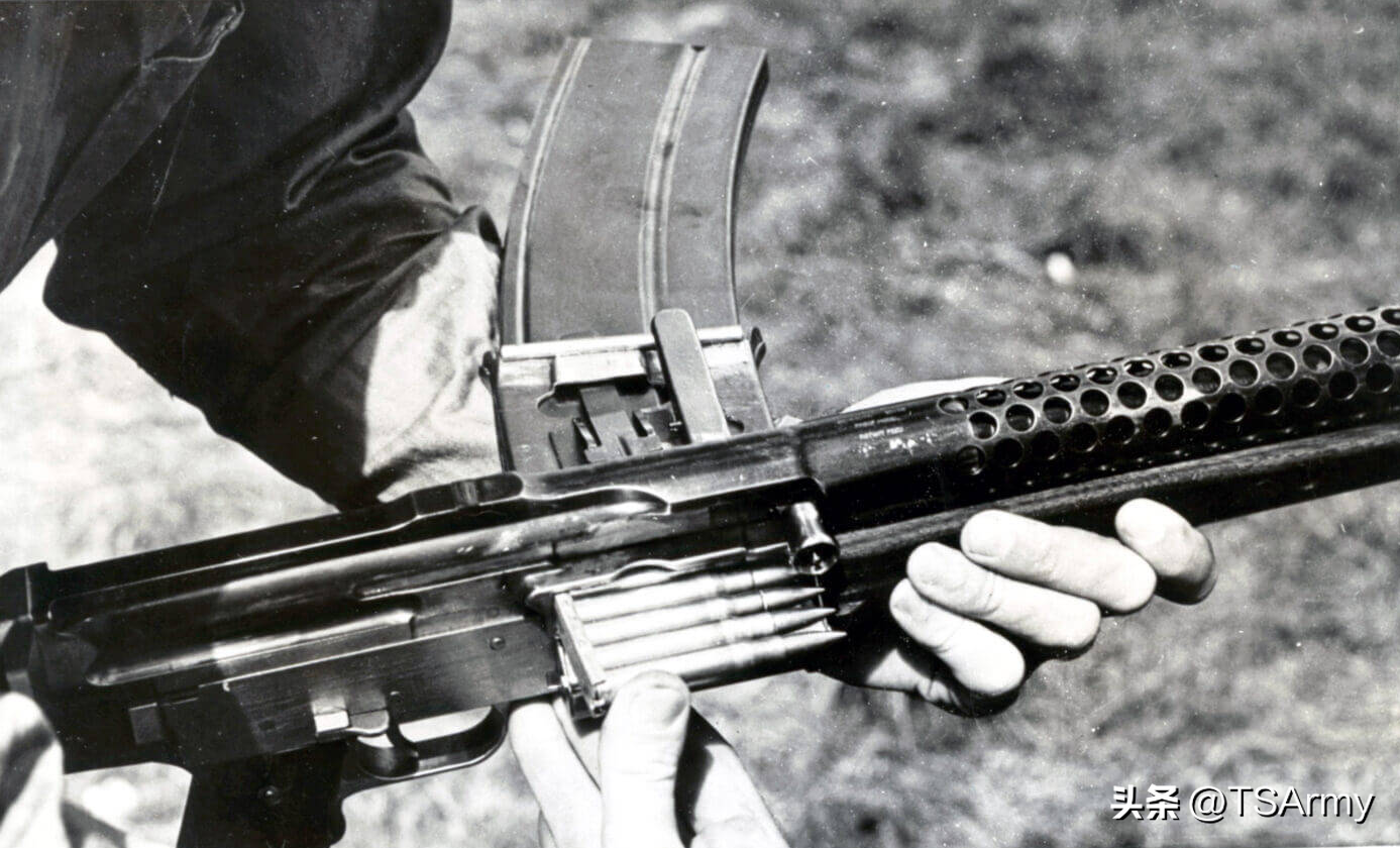 m1941(“顺溜专用枪”约翰逊M1941，在剧中出现就是一大的错误)