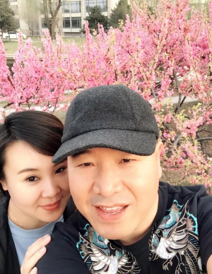 王小利老婆李琳(王小利老婆李琳：嫁大11岁二婚老公，苦尽甘来终获幸福)