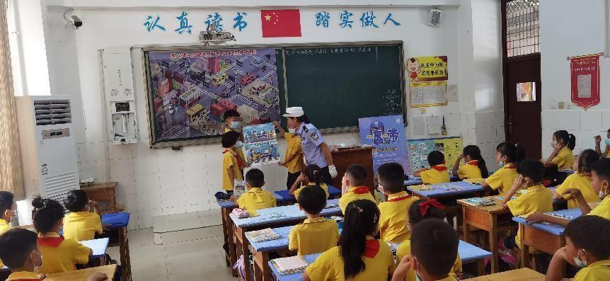 晋州车祸(晋州交警深入校园上好“秋季开学交通安全第一课”)