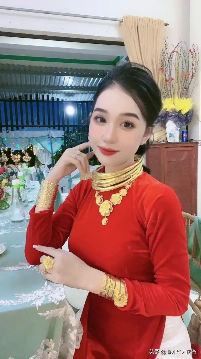 土豪新娘(越南再现土豪婚礼，新娘身上戴的黄金太多，直呼“好累”)