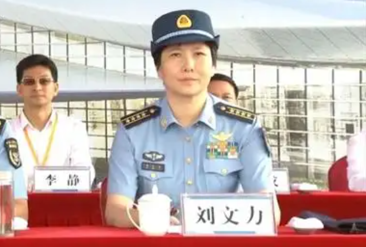 刘文力(女飞行员刘文力：33岁患乳腺癌，术后5个月归队，15年后成女将军)