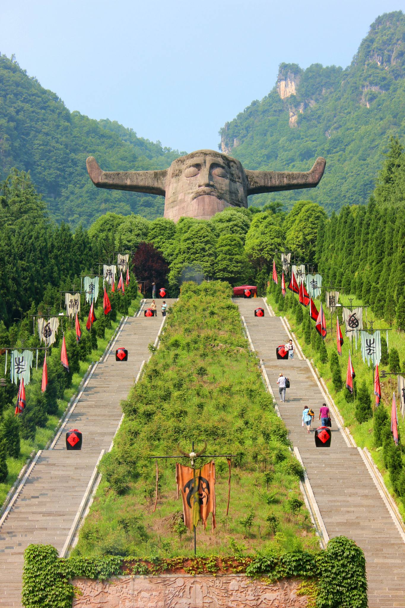 世界十大湖泊(世界十大神秘禁地！纳特龙湖能够将人石化，深渊之门遍地是尸骸)