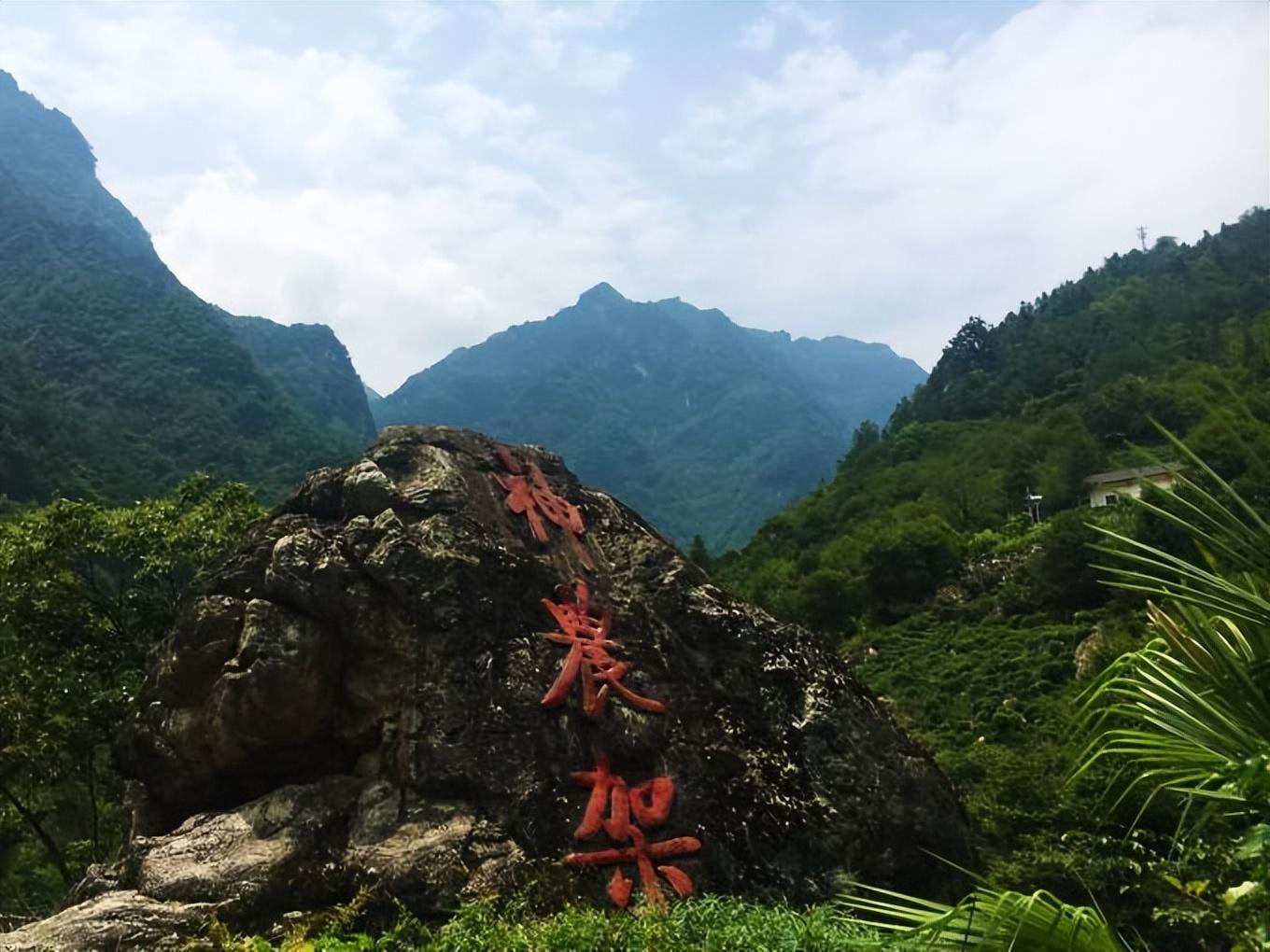 世界十大湖泊(世界十大神秘禁地！纳特龙湖能够将人石化，深渊之门遍地是尸骸)