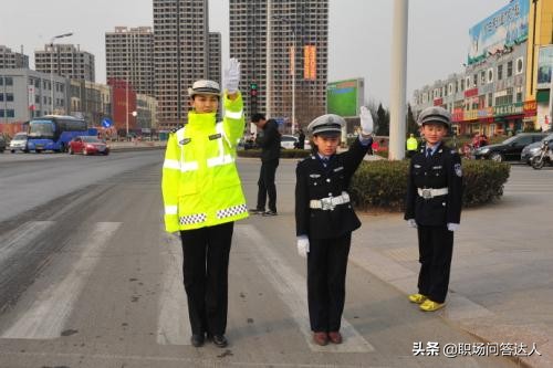 交警工资一个月多少(交警工资怎么样？)