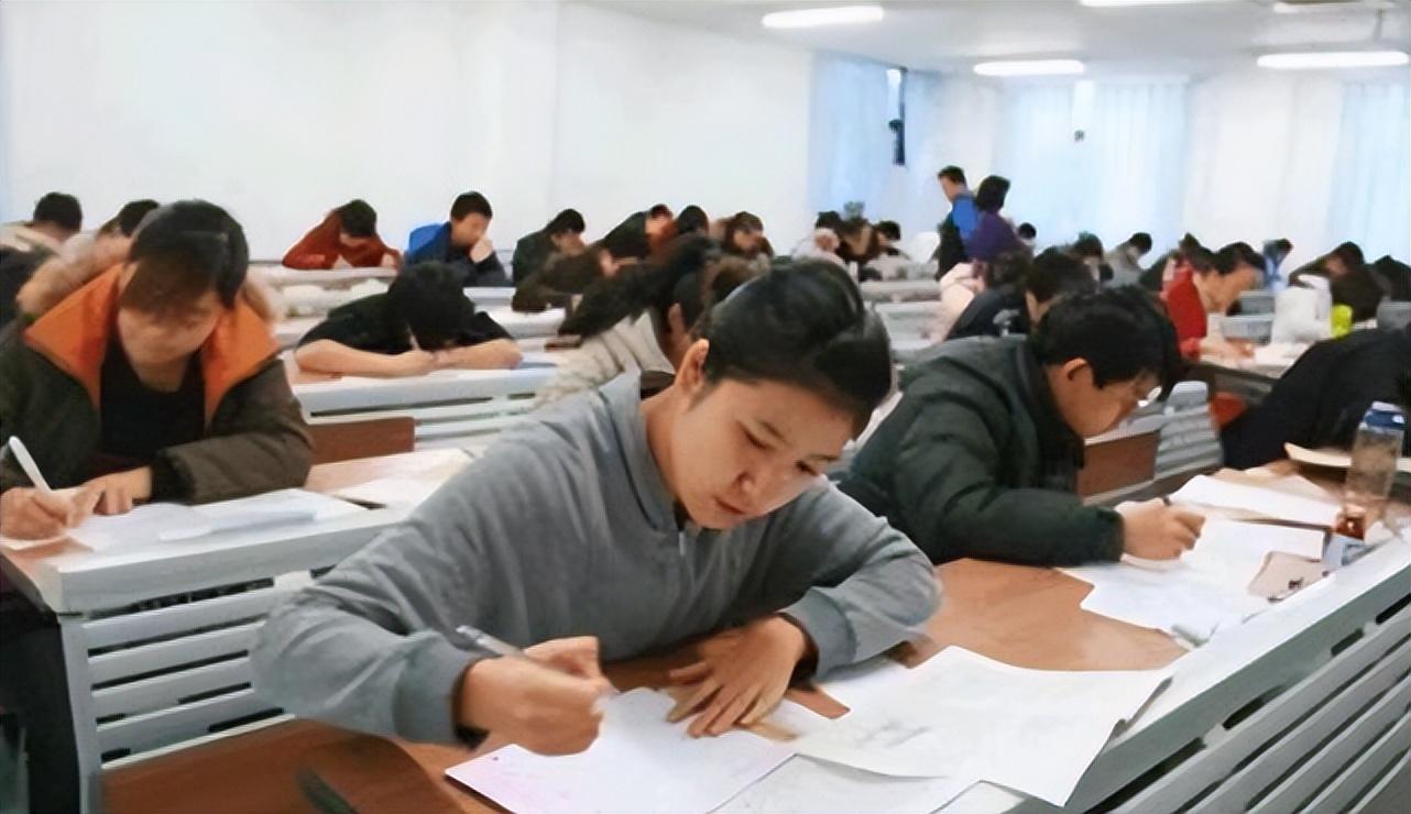 富家女打扮(富家女打扮精致去学校报到，没想被同学挖苦)