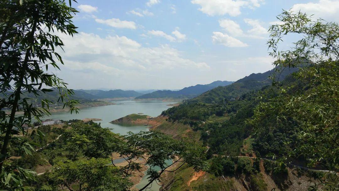 万峰湖钓鱼(兴义市万峰湖库区环湖公路上---​钓鱼点介绍)