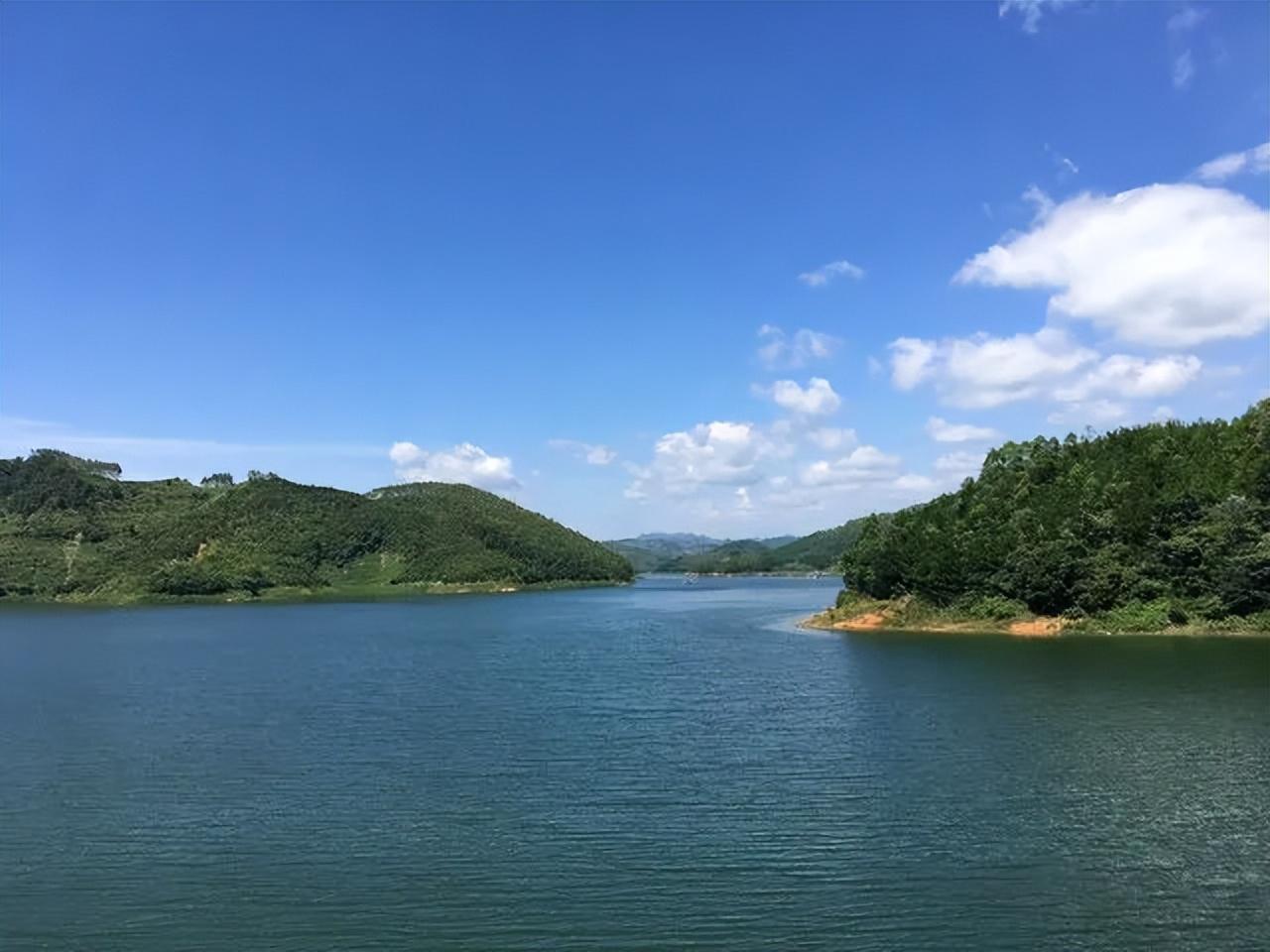 万峰湖钓鱼(兴义市万峰湖库区环湖公路上---​钓鱼点介绍)