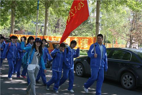 长春中学生校服(长春15所中学校服大PK 看谁是你心中的长春最美中学校服！)