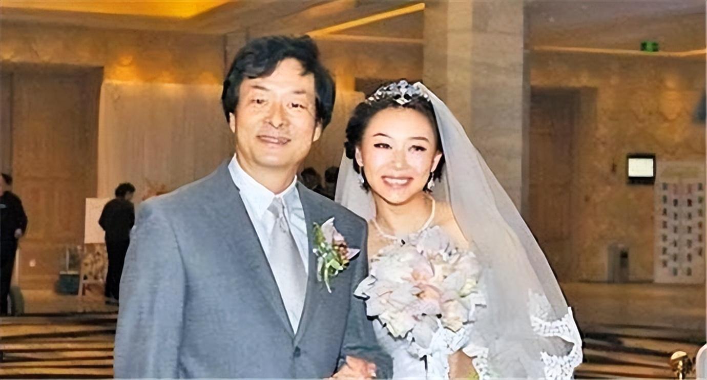 濮存昕老婆(濮存昕老婆宛萍：和老公一起伺候婆婆，无怨无悔)