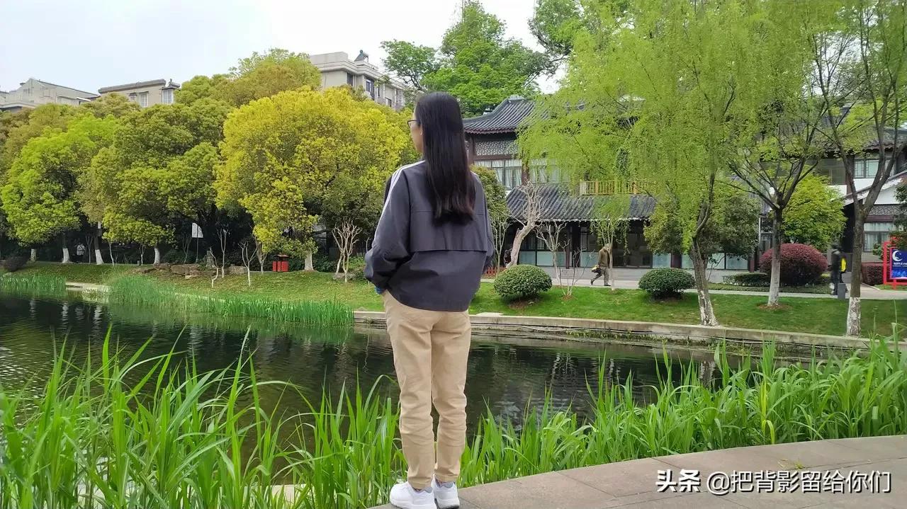 你见过哪些学历很高，但是素质很差劲的人，或者没什么学历但是素质很高的人？