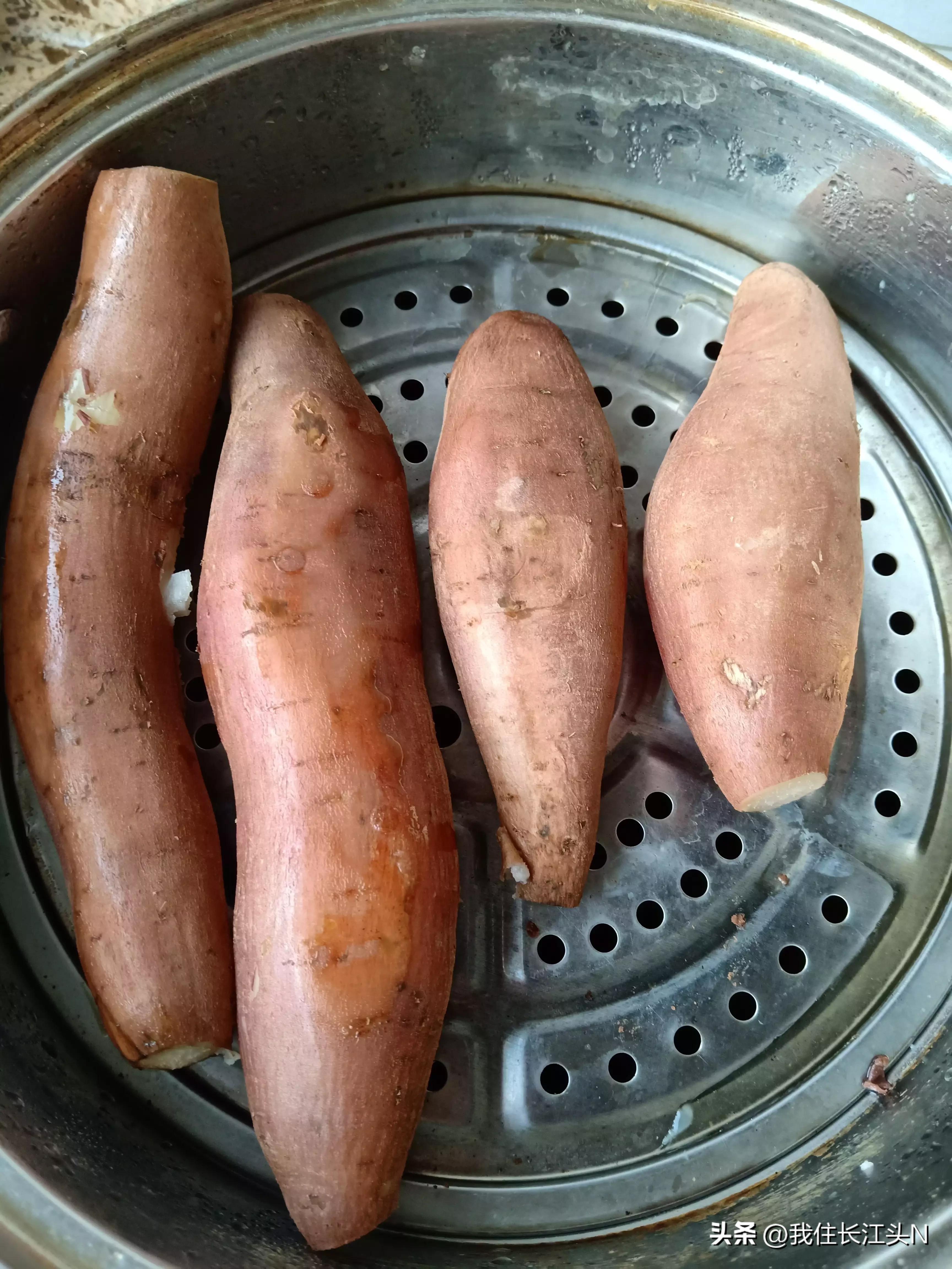 专家说隔夜的剩菜剩饭不能吃，吃了会影响健康，会致癌，请问是真的吗？