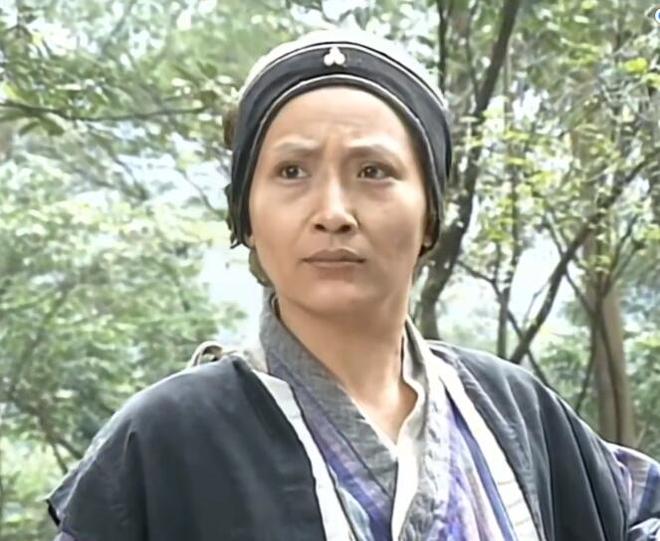 金花婆婆(10版“金花婆婆”对比，有人颜值惊艳，有人惨不忍睹)