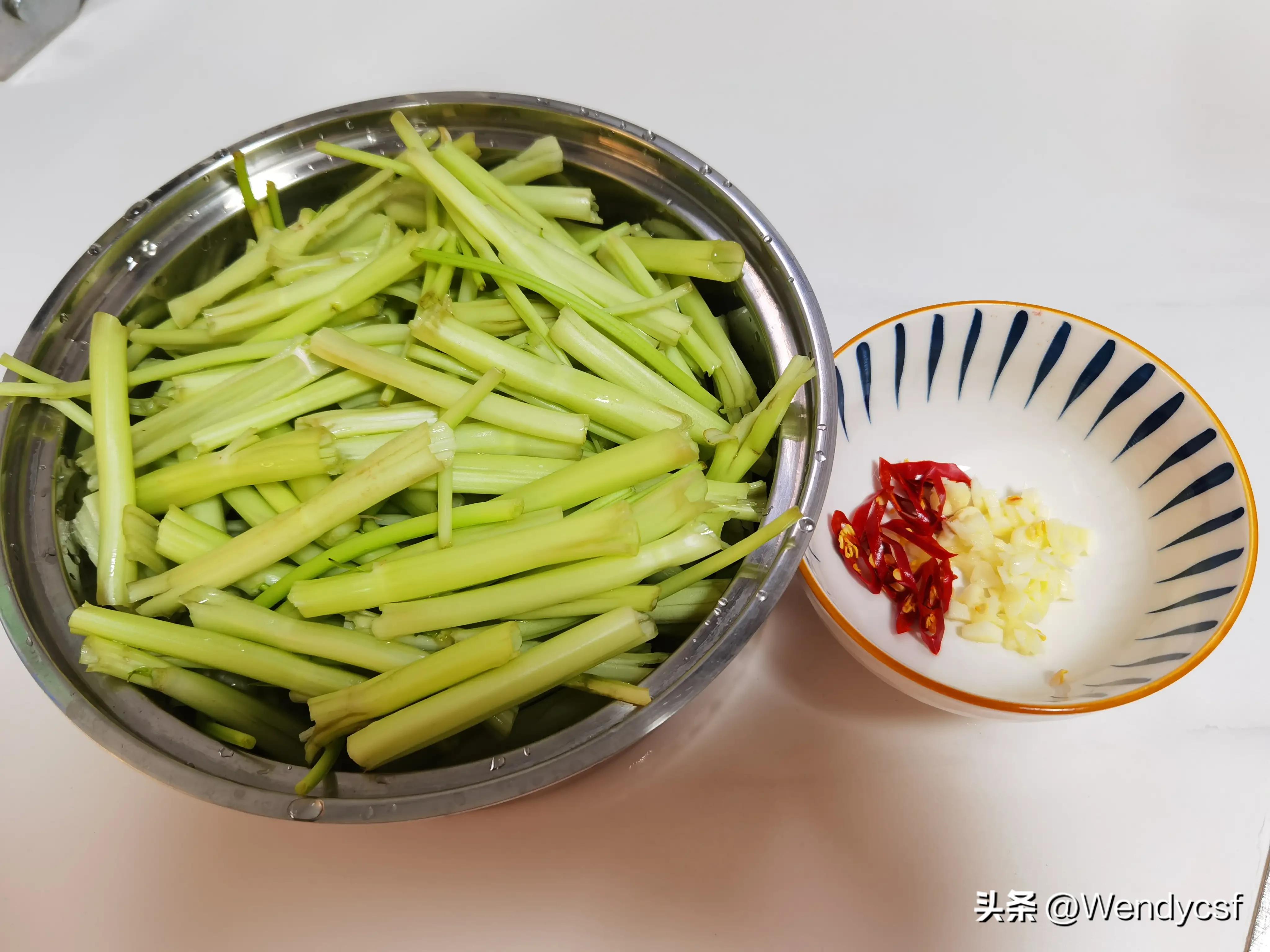 鳄鱼肉止咳(海底椰鳄鱼肉煲龙骨，补血壮骨，润肺止咳)