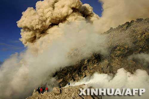 欧洲火山(盘点全球十大超级火山：维苏威火山欧洲最危险)