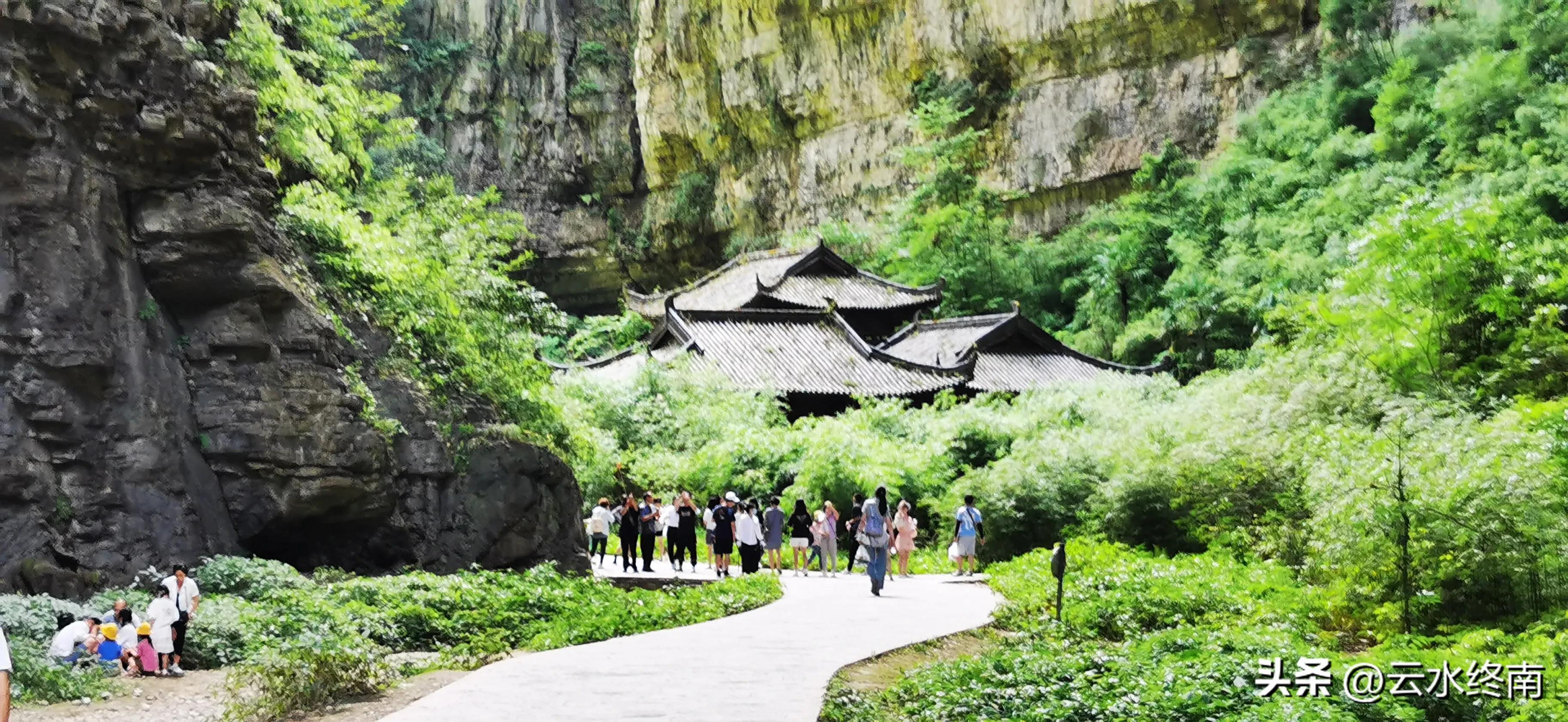 奉节天坑地缝(重庆武隆天坑地缝一日游，原来的电影道具据说现在市值20个亿)