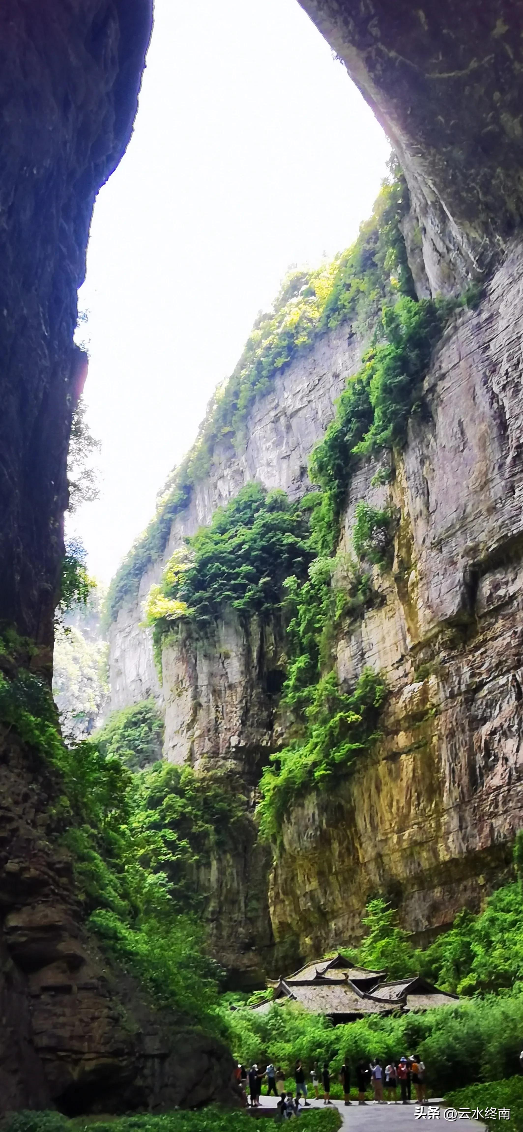 奉节天坑地缝(重庆武隆天坑地缝一日游，原来的电影道具据说现在市值20个亿)