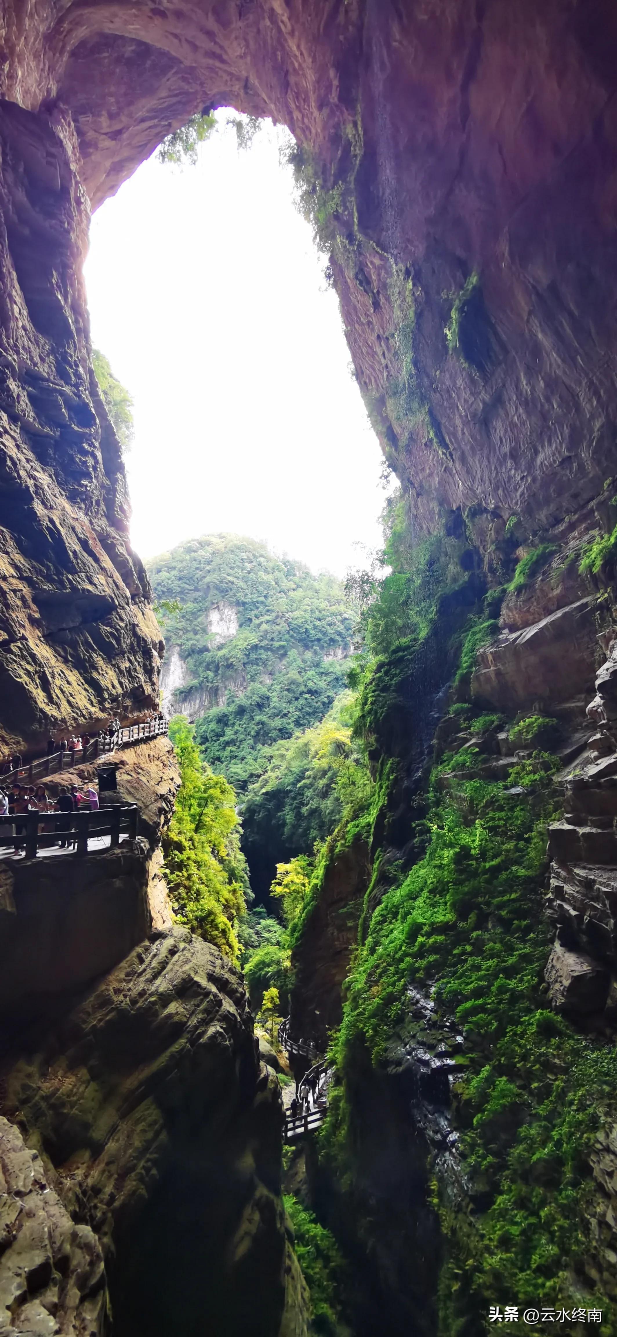 奉节天坑地缝(重庆武隆天坑地缝一日游，原来的电影道具据说现在市值20个亿)