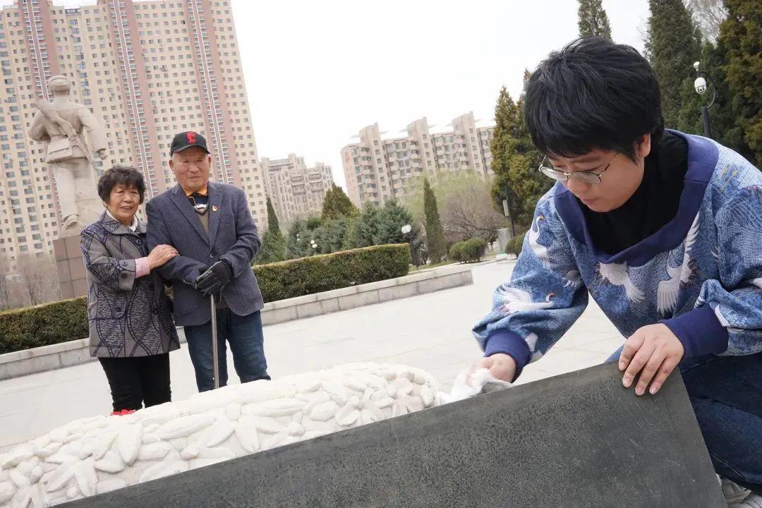 离开雷锋的日子电影(离开雷锋的日子，60年后，乔安山竟活成这样了......)