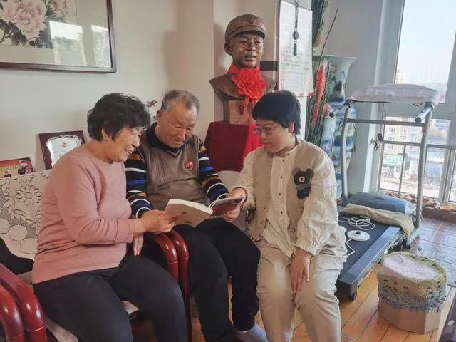 离开雷锋的日子电影(离开雷锋的日子，60年后，乔安山竟活成这样了......)