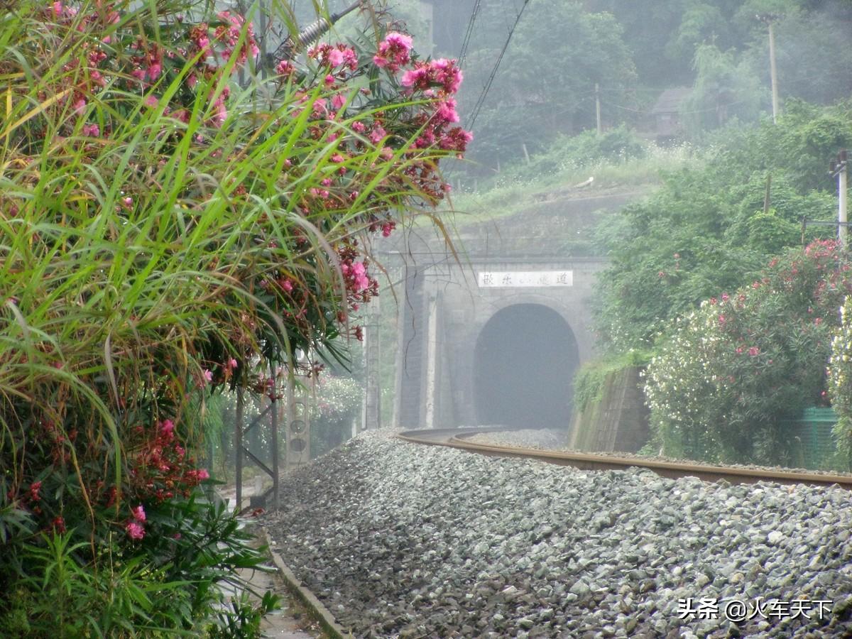 渝怀铁路(渝怀铁路歌乐山隧道与新歌乐山隧道)