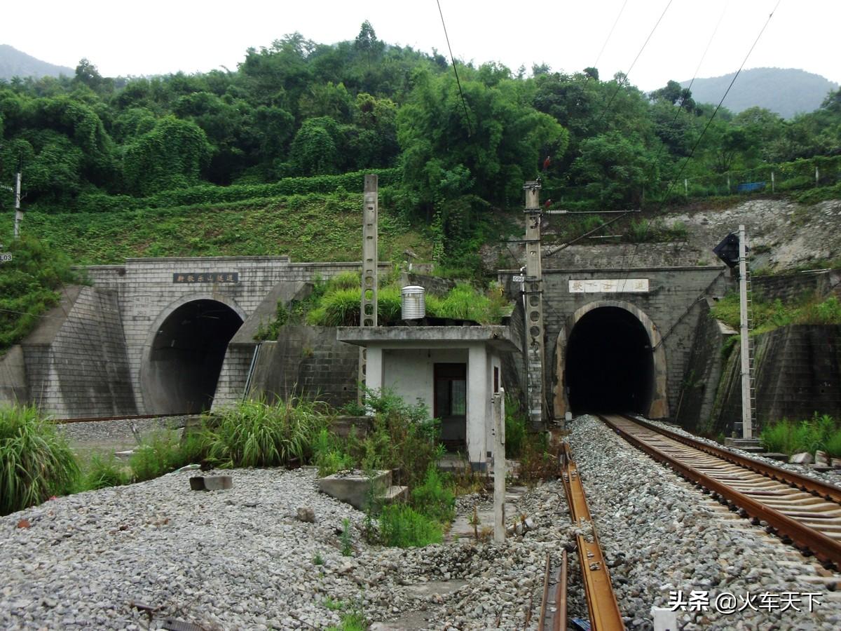 渝怀铁路(渝怀铁路歌乐山隧道与新歌乐山隧道)