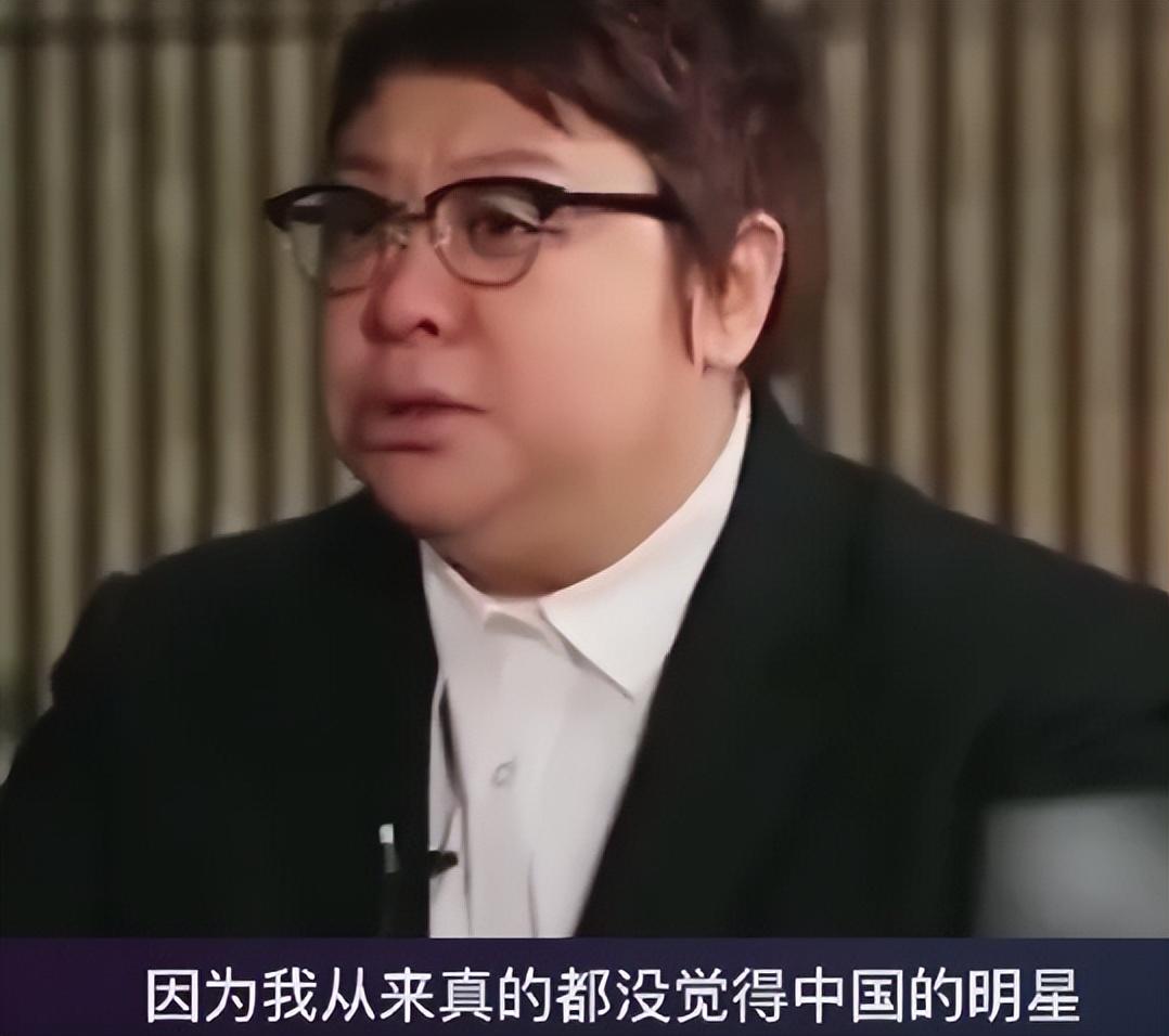 李连杰壹基金(59岁李连杰现身壹基金捐的希望小学，和师生一起就餐，另捐100万)