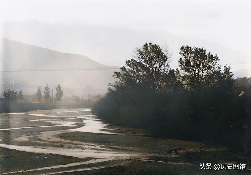 丹东九连城灵异事件(1930年的辽宁丹东，九连城山上日本碑和俄国坟，鸭绿江里放大木排)