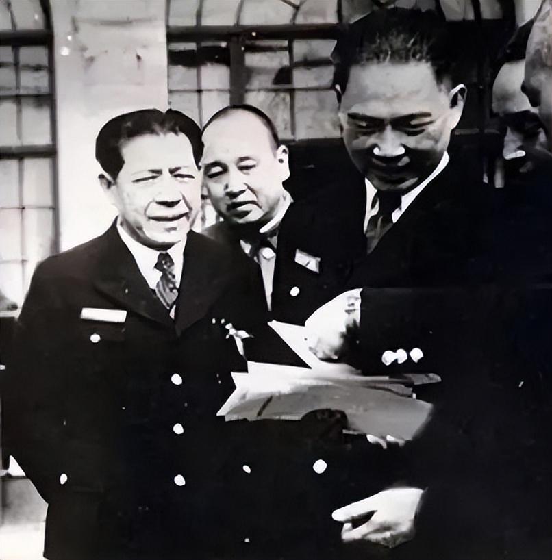 李时宇个人资料(1946年“汉奸”李时雨微笑受审，官至国民党少将，其实是我党特工)