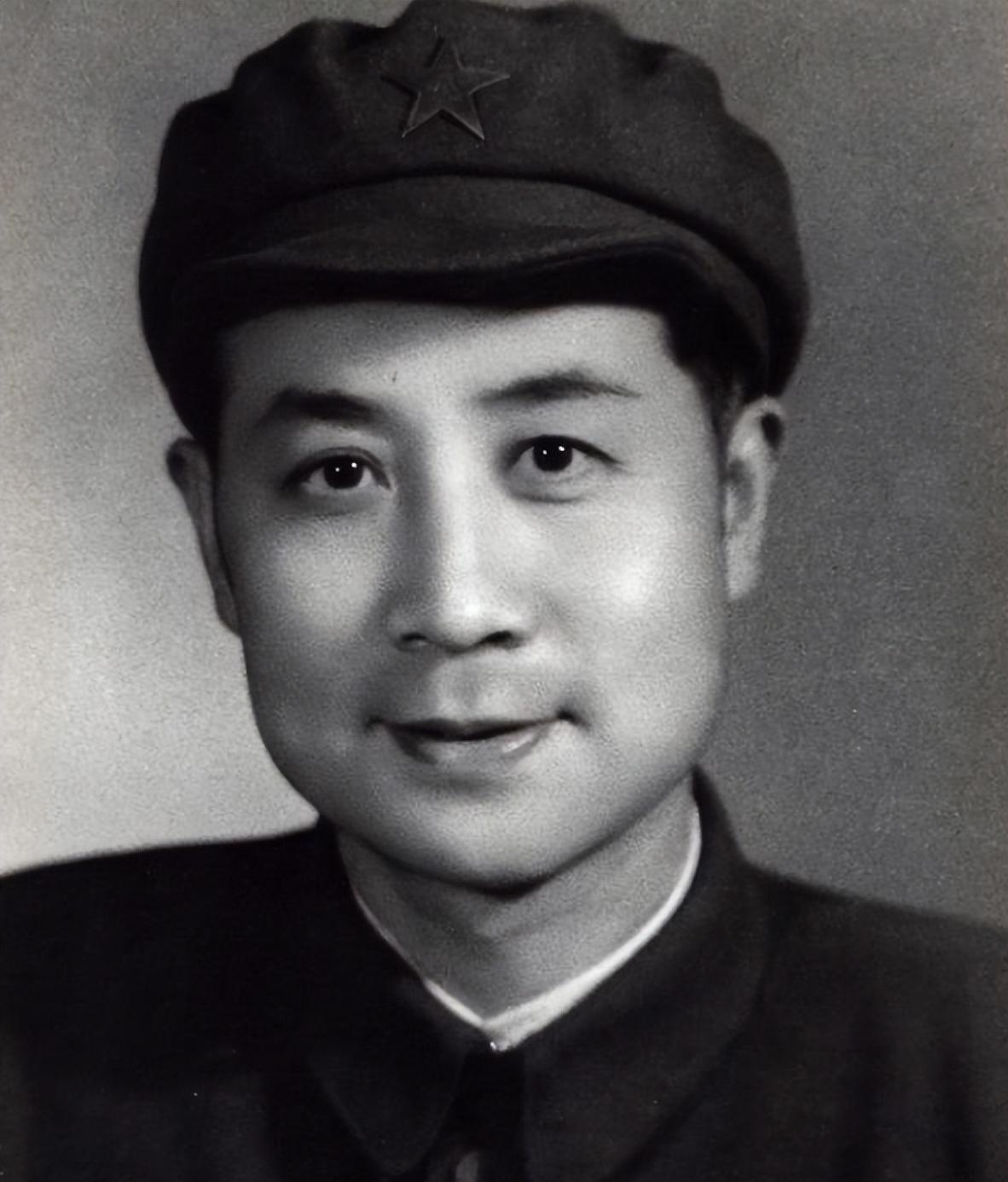 李时宇个人资料(1946年“汉奸”李时雨微笑受审，官至国民党少将，其实是我党特工)