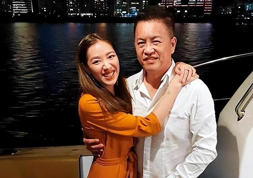 戈伟如儿子(“家有仙妻”戈伟如：两次嫁豪门，58岁独自养儿子也幸福)