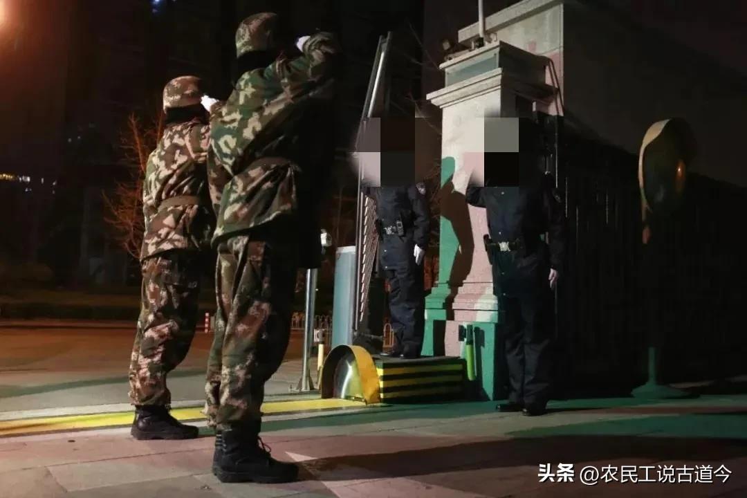 非警校毕业怎么当警察(不是警校毕业的人可以考警察吗？)