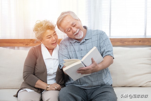 到了60岁是不是有老人钱(人在60岁以后钱重要，还是子女重要？)