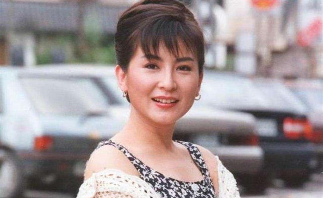 63岁金曲天后屡次被传患失智症，消失歌坛已23年，至今仍未婚未育 第15张